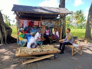 Kedekatan Bhabinkamtibmas Dengan Warga di Desa Binaan Laksanakan Jangongan Kamtibmas