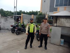 Panit Pam Waster dan Personil Sat Pamobvit Polresta Tangerang melaksanakan patroli di area proyek pembangunan di Kawasan Industri Cikupa Mas.