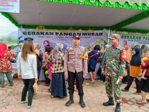 Polsek Besuki Lakukan Pengamanan Oprasi Pasar Murah Dari inas Ketahanan Pangan Kabupaten Tulungagung