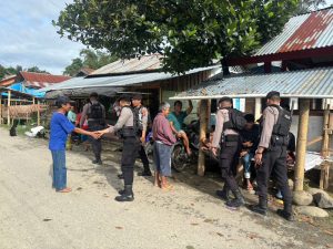 Sat Samapta Polres Mamasa Laksanakan Patroli Jalan Kaki, Jamin Keamanan Kamtibmas Masyarakat di Wilkum Polres Mamasa