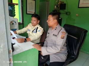 Kanit Binmas Polsek RKT Aipda Joni Febriono melaksanakan kegiatan  pembinaan terhadap anggota Satpam Pertamina