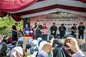 Kapolda Jateng Irjen Pol Ahmad Luthfi dan Walikota Semarang Jalan Sehat Bersama Ribuan Warga Sampangan