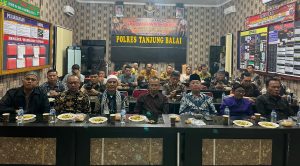 Dalam Rangka Hari Bhayangkara Ke 78, Polres Tanjung Balai Nonton Bareng Pergelaran Wayang Kulit Semalam Suntuk