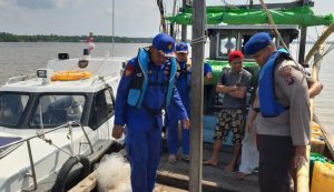 Sat Polairud Polres Tanjung Balai Patroli dan Sambangi Para Nelayan Agar Menggunakan Alat Tangkap Yang Ramah Lingkungan