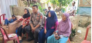Polisi Blusukan: Bhabinkamtibmas Polsek Dawuan Sambangi Ibu-Ibu di Blok Pajagan