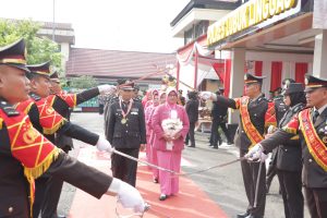 Selesai Upacara HUT Bhayangkara ke-78, Polres Lubuk Linggau Gelar Wisuda Purnabakti Personel dan ASN