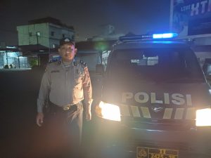 Patroli Malam Personil Polsek Medan Barat layani membantu masyarakat mobile humanis ke Jalan raya dan pemukiman pencegahan Tawuran, Balap-Liar dan 3C dan Kejahatan Jalanan di Wilkumnya
