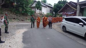 Pengamanan Polsek Lasem Prosesi Arak - Arakan Rupang Budha dan Puja Bakti Peringatan Hari ASADHA 2567/2024 di Vihara Ratana Vana Arama Sendangcoyo Lasem