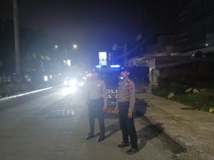 Patroli Malam Personil Polsek Medan Barat layani membantu masyarakat mobile humanis ke Pemukiman dan Jalan raya pencegahan Balapan-Liar, Tawuran dan 3C dan Kejahatan Jalanan di Wilkumnya