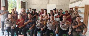 Jumat Curhat di Desa Tapang Semadak, Wakapolres Sekadau Sampaikan Pesan Kamtibmas
