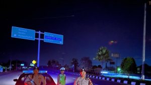 Patroli Blue Light Polsek Kediri Jaga Keamanan Bypass Bandara di Lombok Barat