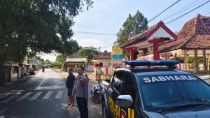 Patroli Dialogis Anggota Polsek Maron Polres Probolinggo Ciptakan Kamtibmas Yang Aman Dan Kondusif