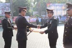 Polres Malang Beri Penghargaan 101 Personel Berprestasi di Hari Bhayangkara ke-78
