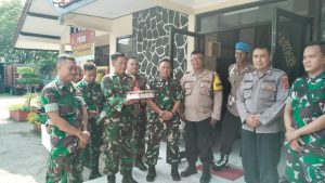 Sebagai Wujud sinergitas TNI POLRI, Danramil Astanajapura bersama anggotanya berikan Ucapan HUT Bhayangkara ke 78