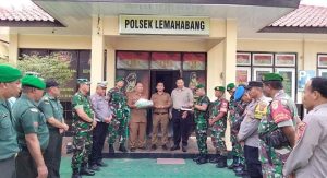 Wujud Sinergitas TNI-Polri, Koramil Sindanglaut Kabupaten Cirebon Ucapkan HUT Bhayangkara ke 78 ke Polsek Lemahabang.