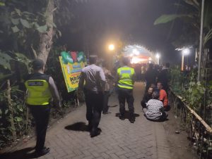 Polsek Gondang Lakukan Pengamanan Pagelaran Wayang Kulit di Desa Tiudan Dalam Rangka Hajatan