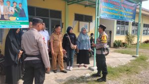 Laksanakan Sambang dialogis Anggota Patroli bersama Babinkamtibmas Polsek kaliwedi Polresta Cirebon bersama Warga Masyarakat Desa Binaan nya 