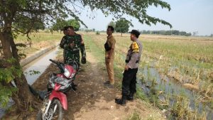 Sinergitas TNI - Polri Patroli Sambang serta Dialogis polsek Kaliwedi Polresta Cirebon ciptakan kamtibmas yang aman dan kondosip 