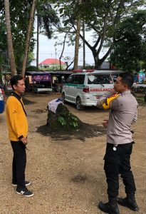 Bhabinkamtibmas di Kelurahan Manggar Baru Berikan Himbauan Penting kepada Driver Ambulans
