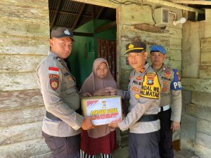 Jumat Berkah, Kapolres Kepulauan Anambas Berikan Bantuan Paket Sembako