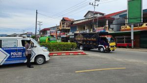 Polantas Singkawang Berikan Penling di Jalan Raya Sekitar Kota Singkawang