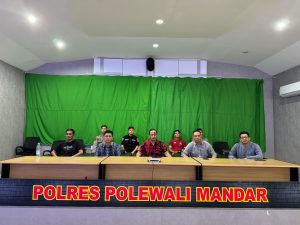 Polres Polman Menggelar Nonton Bareng Wayang Kulit Dalam Rangka Hari Bhayangkara Ke-78 Secara Live Streaming