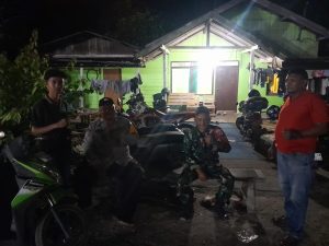 Bhabinkamtibmas Karang Joang dan Babinsa Laksanakan Patroli dan Monitoring Wilayah RT.18