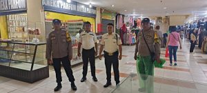 Polsek Sirimau Gelar Patroli dan Himbauan Kamtibmas di Pusat Perbelanjaan Kota Ambon