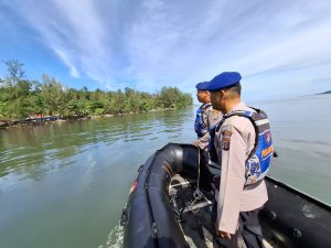 Cegah  Laka Laut, Sat Polairud Polres Sibolga Patroli Dialogis Di Pantai Pandan