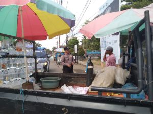 Dialogis di Pasar, Patoli Polsek Kalangbret Berikan Himbauan Kambtibmas Pada Pedagang