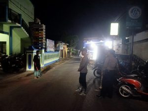 Polsek Kalangbret Lakukan Pengamanan Rutinan Malam Selasa Pahing Majelis Rotib dan Sholawat