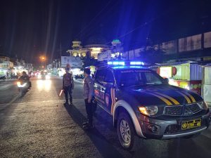 Harkamtibmas, Personil Polsek Bandung Menggelar Patroli Blue Light