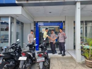 Bhabinkamtibmas Polsek Cikijing Patroli ke Bank BRI untuk Ciptakan Keamanan Kondusif