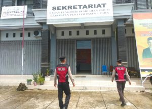 Sat Samapta Polres PPU Lakukan Patroli Rutin di Kantor Bawaslu Kelurahan Nipah Nipah Kecamatan Penajam, Kabupaten PPU