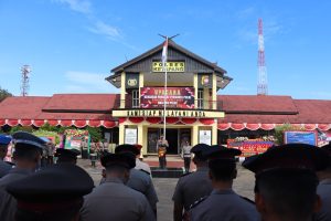41 Personil Kepolisian Mengikuti Korp Kenaikan Pangkat di Halaman Polres Ketapang