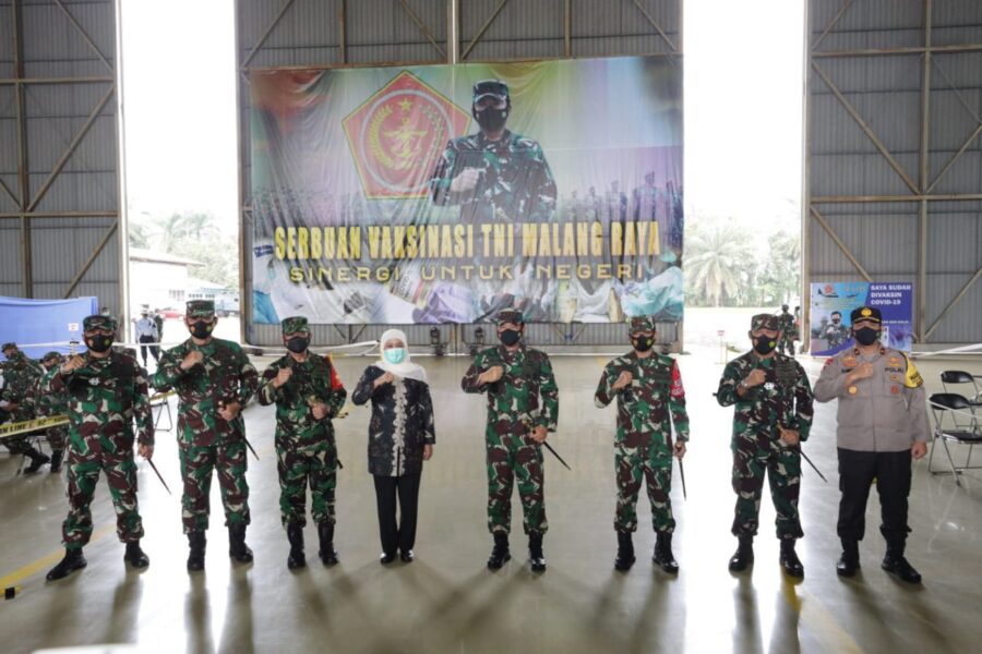 Panglima TNI bersama Forkopimda Jatim Meninjau Vaksinasi di Malang