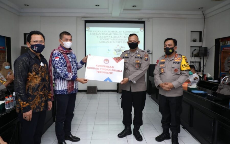 LPSK Serahkan Bantuan Untuk Korban Bom Polrestabes Medan