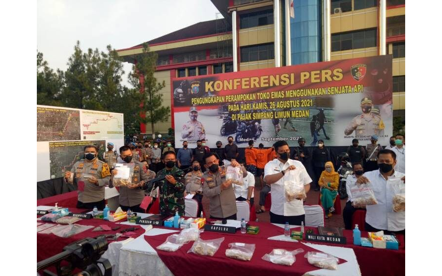 Polda Sumut Ringkus Komplotan Perampok Toko Emas Bersenpi di Pasar Simpang Limun Medan