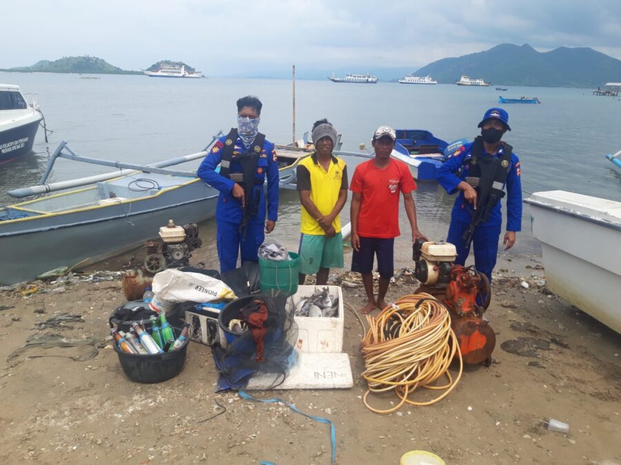 "Menggunakan Bom saat menangkap ikan, 2 Nelayan ditangkap KP. Baladewa-8002 di Perairan Sumbawa Barat"