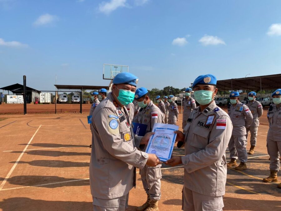 "Personel Korpolairud Baharkam Polri Raih Penghargaan Pada Misi PBB di Afrika Tengah"