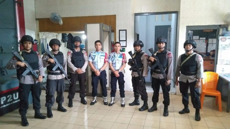 Cegah Potensi Gangguan, Tim Patroli Sat Brimob Polda Sumbar Kunjungi Lapas Muara Padang