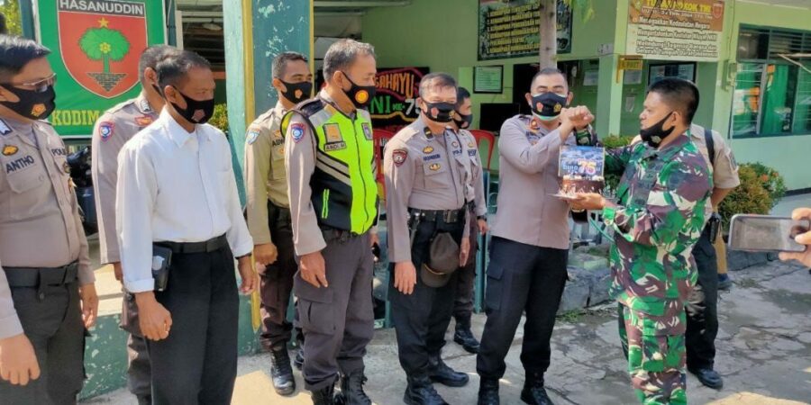 Ini Potret Kemesraan Polsek dan Koramil di Makassar Dalam HUT TNI yang Ke-75