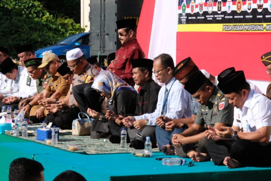 Untuk Kedamaian NKRI, Polda Sulbar Bersama TNI dan ASN Se-Provinsi Sulbar Gelar Doa Bersama.