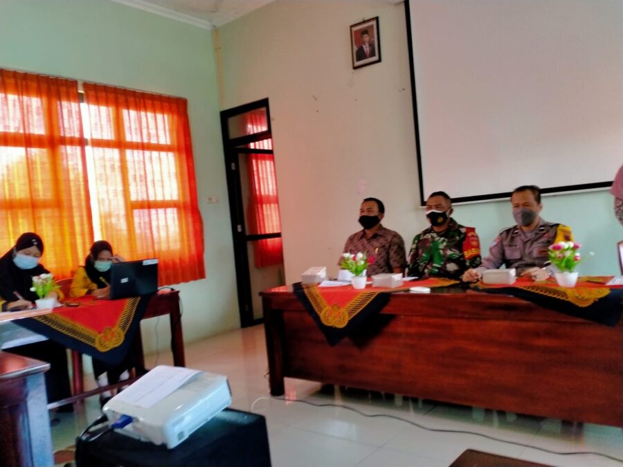 Bhabinkamtibmas Polsek Purwokerto Utara Banyumas Hadiri Koordinasi Forum Kesehatan Kelurahan