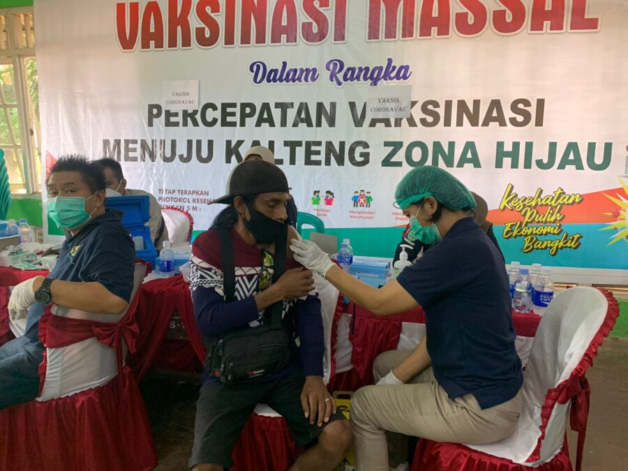 Vaksinasi Serentak Indonesia, Polres Katingan Gelar Vaksinasi di PT. BGA