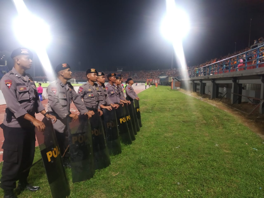 1 SSK Brimob Samarinda Diterjunkan Dalam Pengamanan Sepak Bola